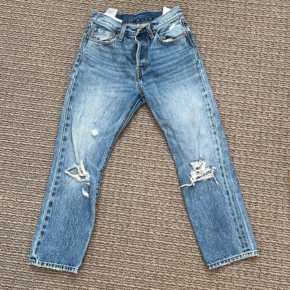 LEVI’s 501 Light-Med Wash Jeans